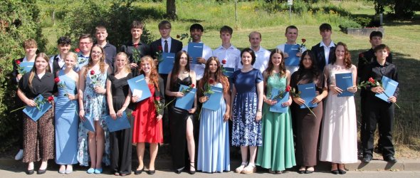 Klasse 10 c mit Klassenlehrerin Mira Gerhards. Klasse 10 c mit Klassenlehrerin Mira Gerhards.