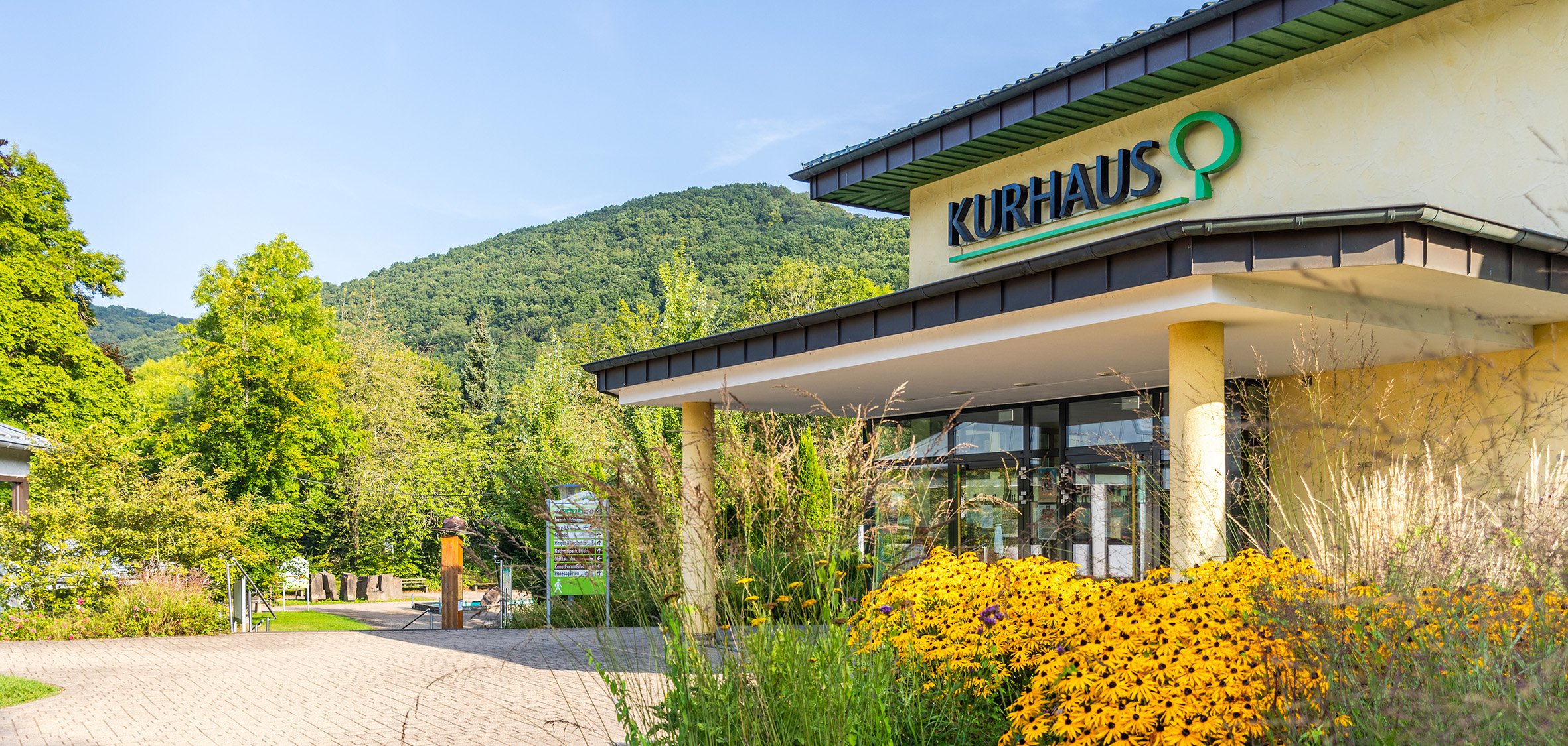 16/2026 - Bild 01: Die Vermarktung des Gemünder Kurhauses sowie der dazugehörigen Räume wird künftig von der GfW Schleiden übernommen. (© Frank Wiesen)