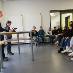 Äußerste Konzentration beim Vortragen von Jana (6a) und Janna (6b).