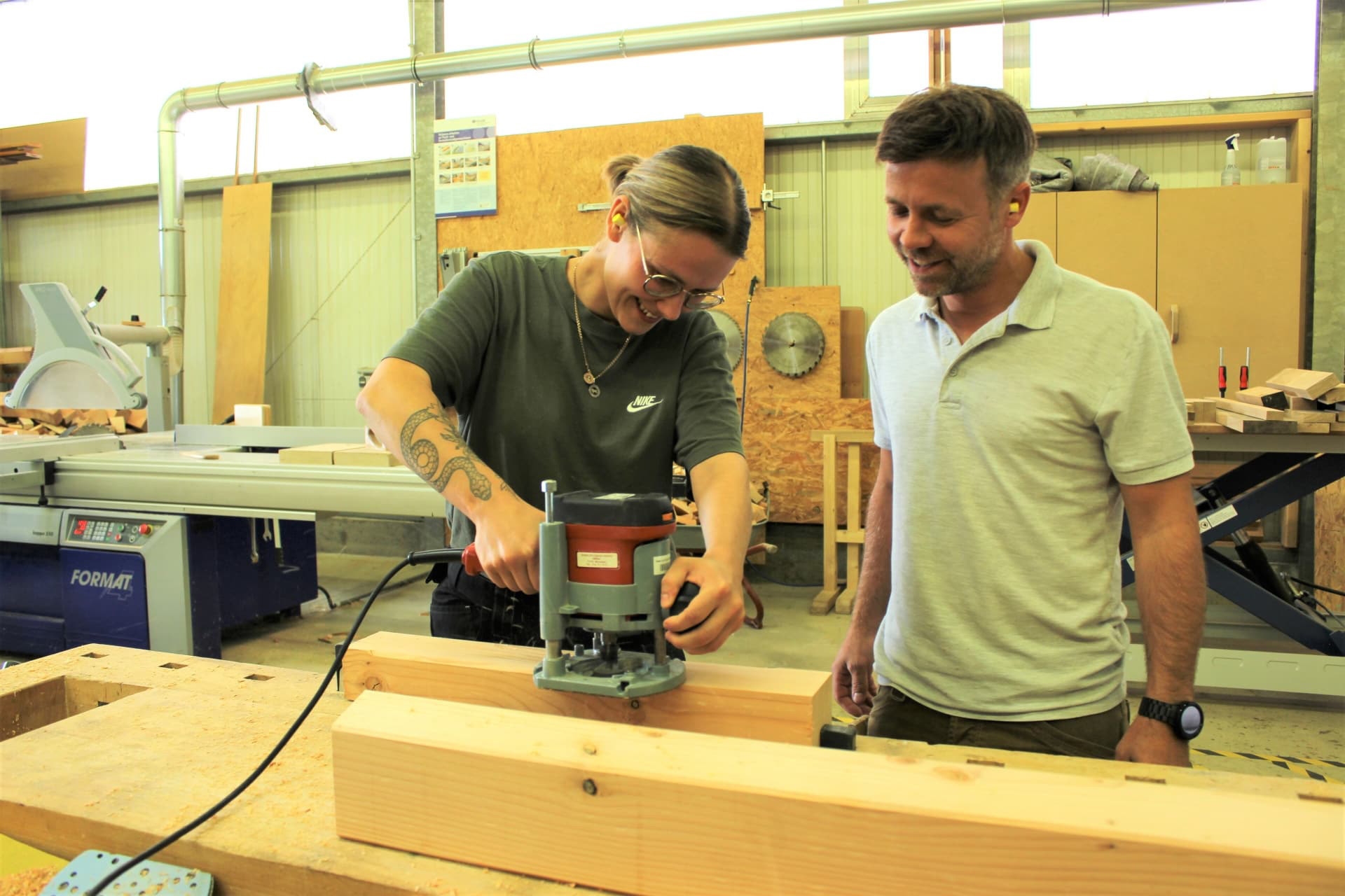 Am Girls‘ Day können junge Mädchen das Schreiner:innenhandwerk in der Holzbauwerkstatt des Nationalparks Eifel testen.