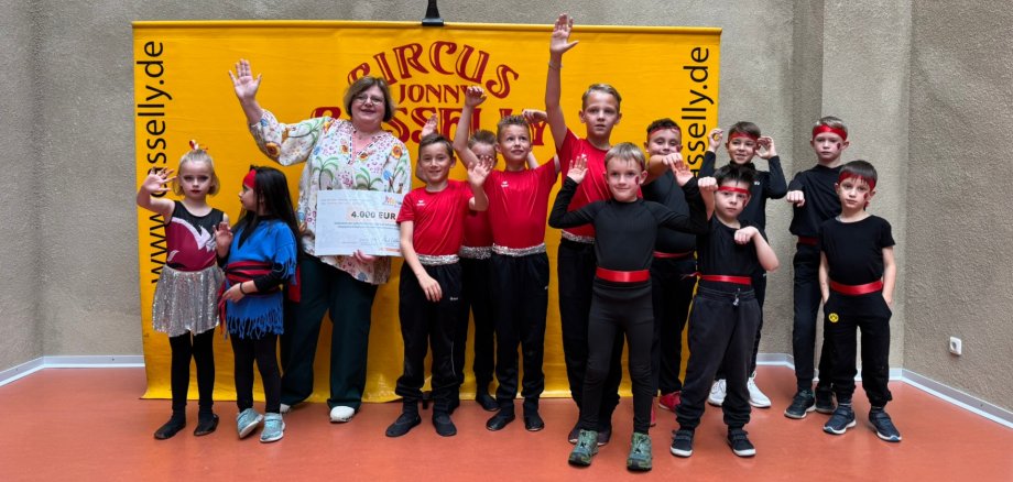 Freuen sich über den Förderscheck der Bürgerstiftung Schleiden. Freuen sich über den Förderscheck der Bürgerstiftung Schleiden.