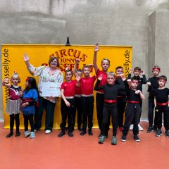 Freuen sich über den Förderscheck der Bürgerstiftung Schleiden. Freuen sich über den Förderscheck der Bürgerstiftung Schleiden.