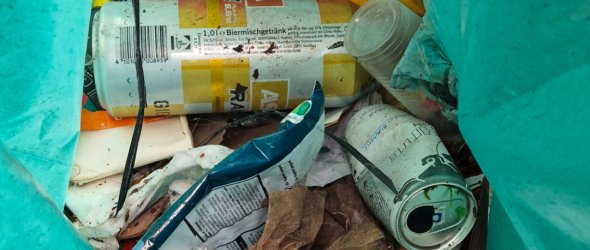 Solches findet sich: Müllcollage. Solches findet sich: Müllcollage.