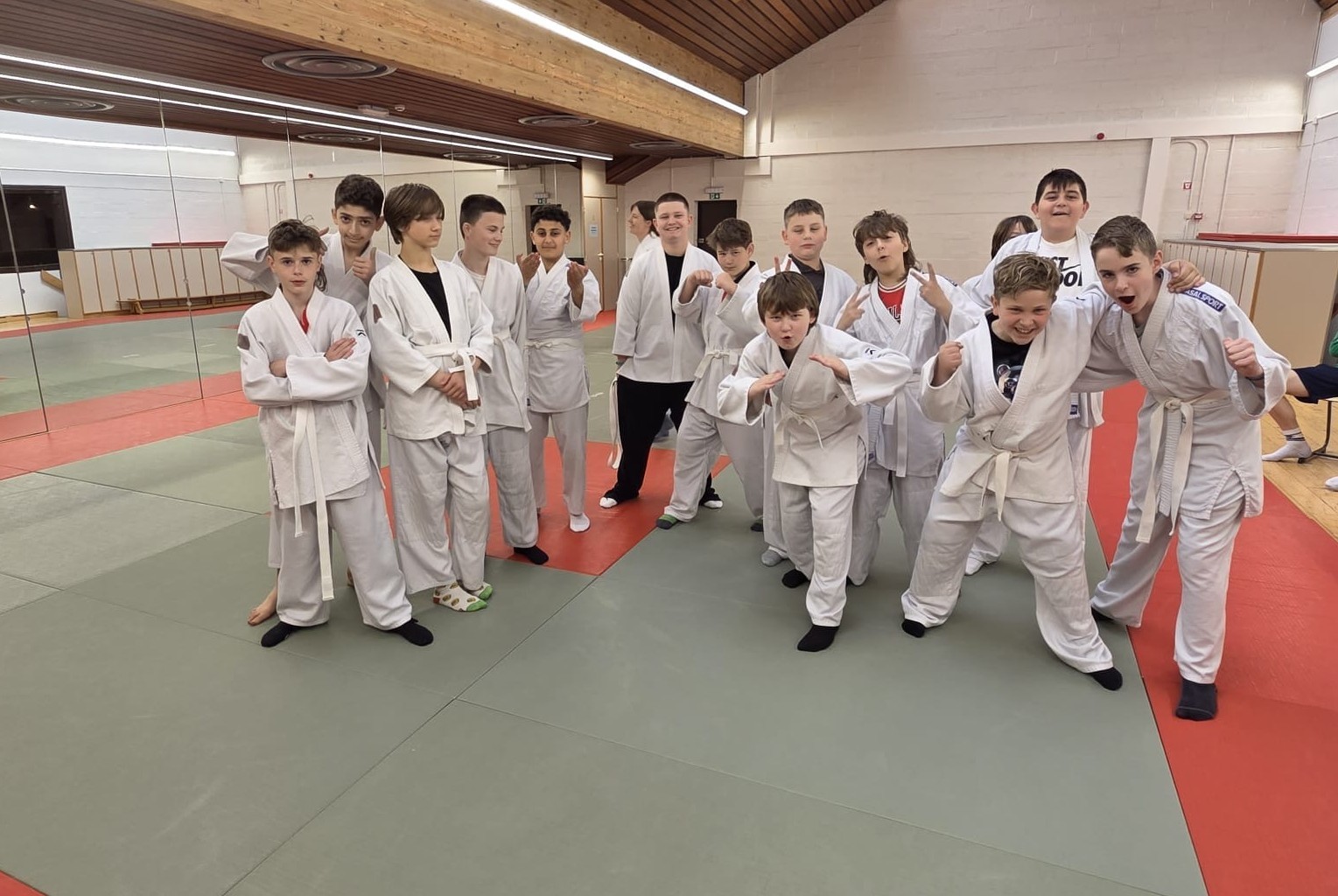Das abwechslungsreiche Sportprogramm begeistert die Schülerinnen und Schüler. Das abwechslungsreiche Sportprogramm begeistert die Schülerinnen und Schüler.