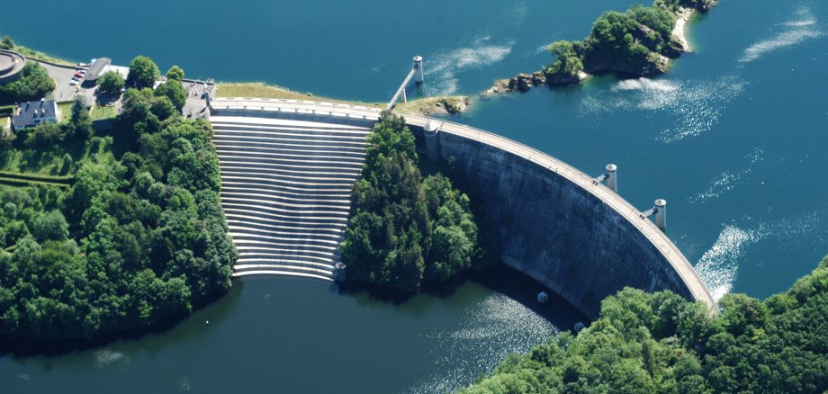 Blick auf die Urfttalsperre.