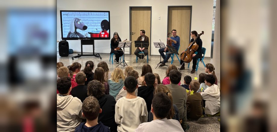 Dackl trifft Beethoven in der Kath. Grundschule Schleiden. Dackl trifft Beethoven in der Kath. Grundschule Schleiden.