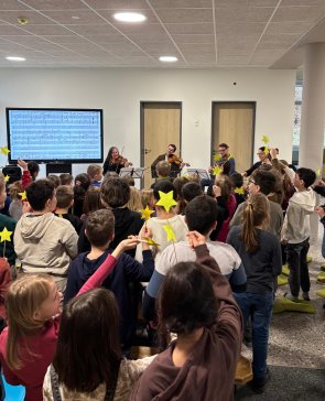 Dackl trifft Beethoven in der Kath. Grundschule Gemünd. Dackl trifft Beethoven in der Kath. Grundschule Gemünd.