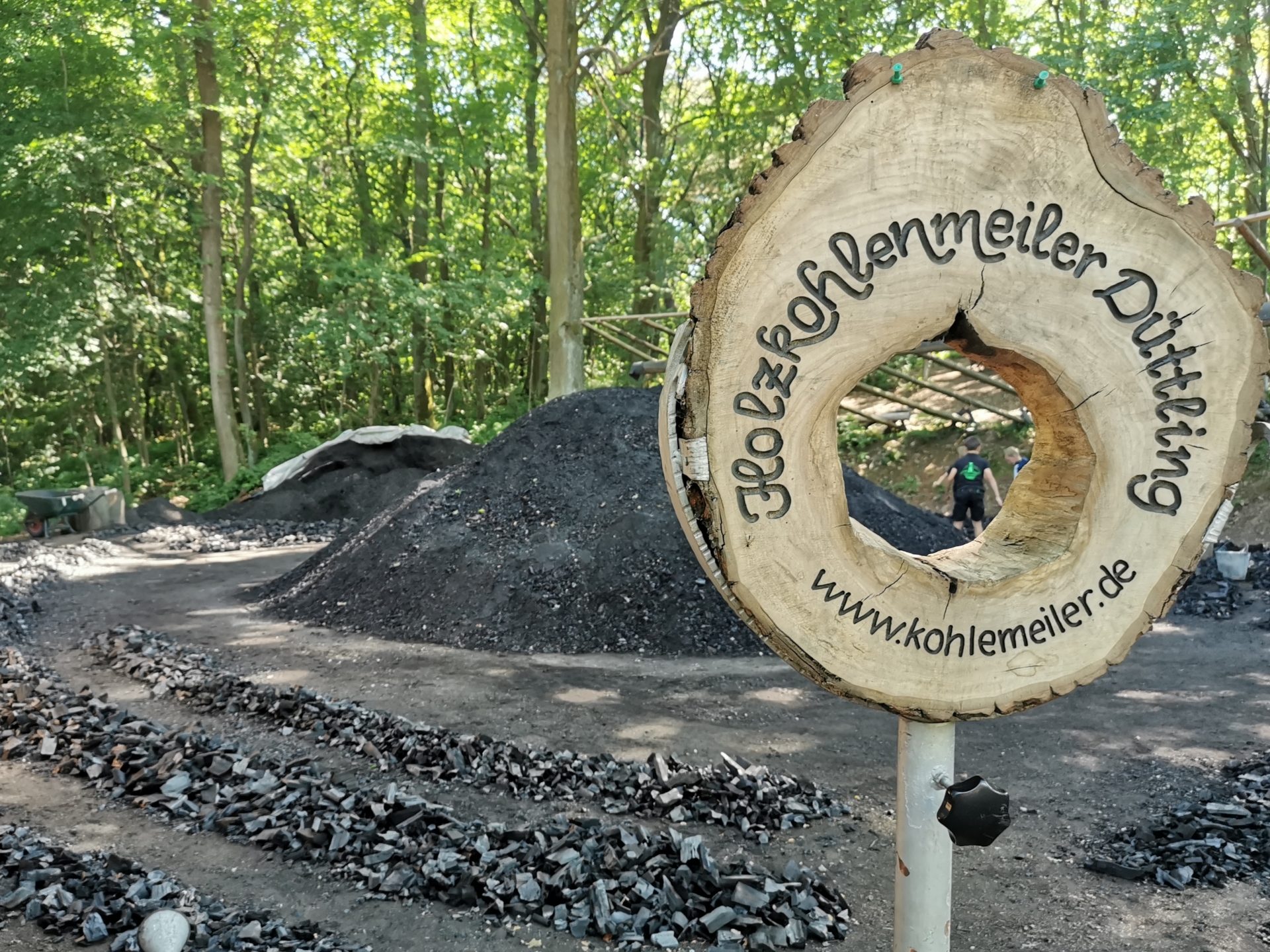 Im Rahmen der Düttlinger Meilertage feiert der Nationalpark Eifel am Sonntag, den 31. Mai, den diesjährigen Europäischen Tag der Parke. Im Rahmen der Düttlinger Meilertage feiert der Nationalpark Eifel am Sonntag, den 31. Mai, den diesjährigen Europäischen Tag der Parke.