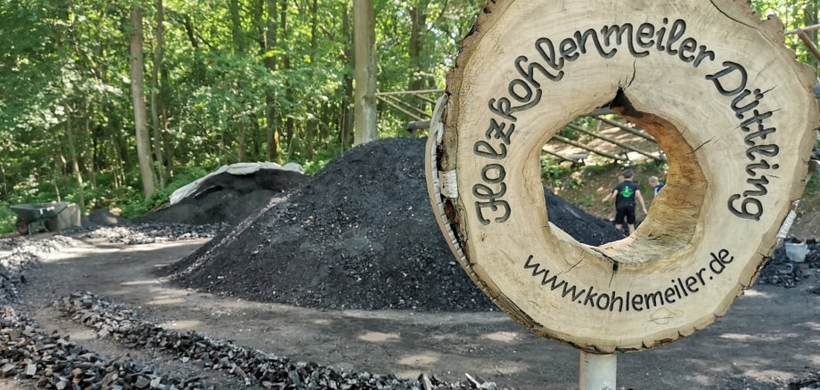 Im Rahmen der Düttlinger Meilertage feiert der Nationalpark Eifel am Sonntag, den 31. Mai, den diesjährigen Europäischen Tag der Parke. Im Rahmen der Düttlinger Meilertage feiert der Nationalpark Eifel am Sonntag, den 31. Mai, den diesjährigen Europäischen Tag der Parke.