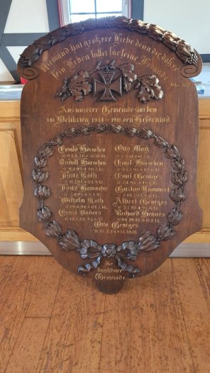 Gedenktafel im Dorfsaal Harperscheid. Gedenktafel im Dorfsaal Harperscheid.