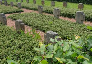 Kriegerdenkmal Harperscheid, Steinkreuze Kriegerdenkmal Harperscheid, Steinkreuze