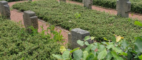 Kriegerdenkmal Harperscheid, Steinkreuze Kriegerdenkmal Harperscheid, Steinkreuze