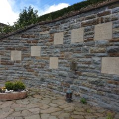 Nierfeld, Kriegerdenkmal, Detailansicht. Nierfeld, Kriegerdenkmal, Detailansicht.