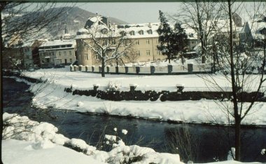 Dienstgebäude Schleidener Straße, ehemalige Alte Apotheke (1923 – 1966) Dienstgebäude Schleidener Straße, ehemalige Alte Apotheke (1923 – 1966)