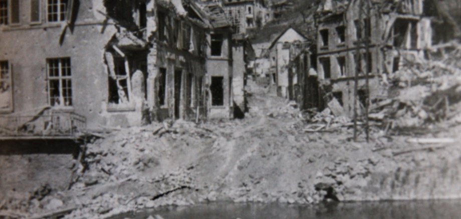 Die zerstörte Bergstraße 1945