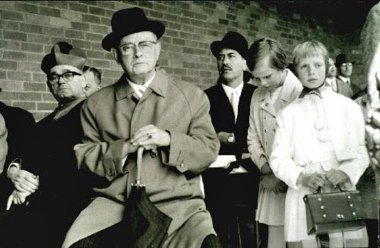 Festakt in der Gaststätte Groß, links Dechant und nichtresidierender Domkapitular Walter Neujean, in der Mitte Josef Fesenmeyer und im Hintergrund Bernhard Esch. Festakt in der Gaststätte Groß, links Dechant und nichtresidierender Domkapitular Walter Neujean, in der Mitte Josef Fesenmeyer und im Hintergrund Bernhard Esch.