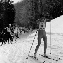 2. Pokallauf März 1988. Auf nassem Schnee skaten die Teilnehmer durch den Lammessief. 