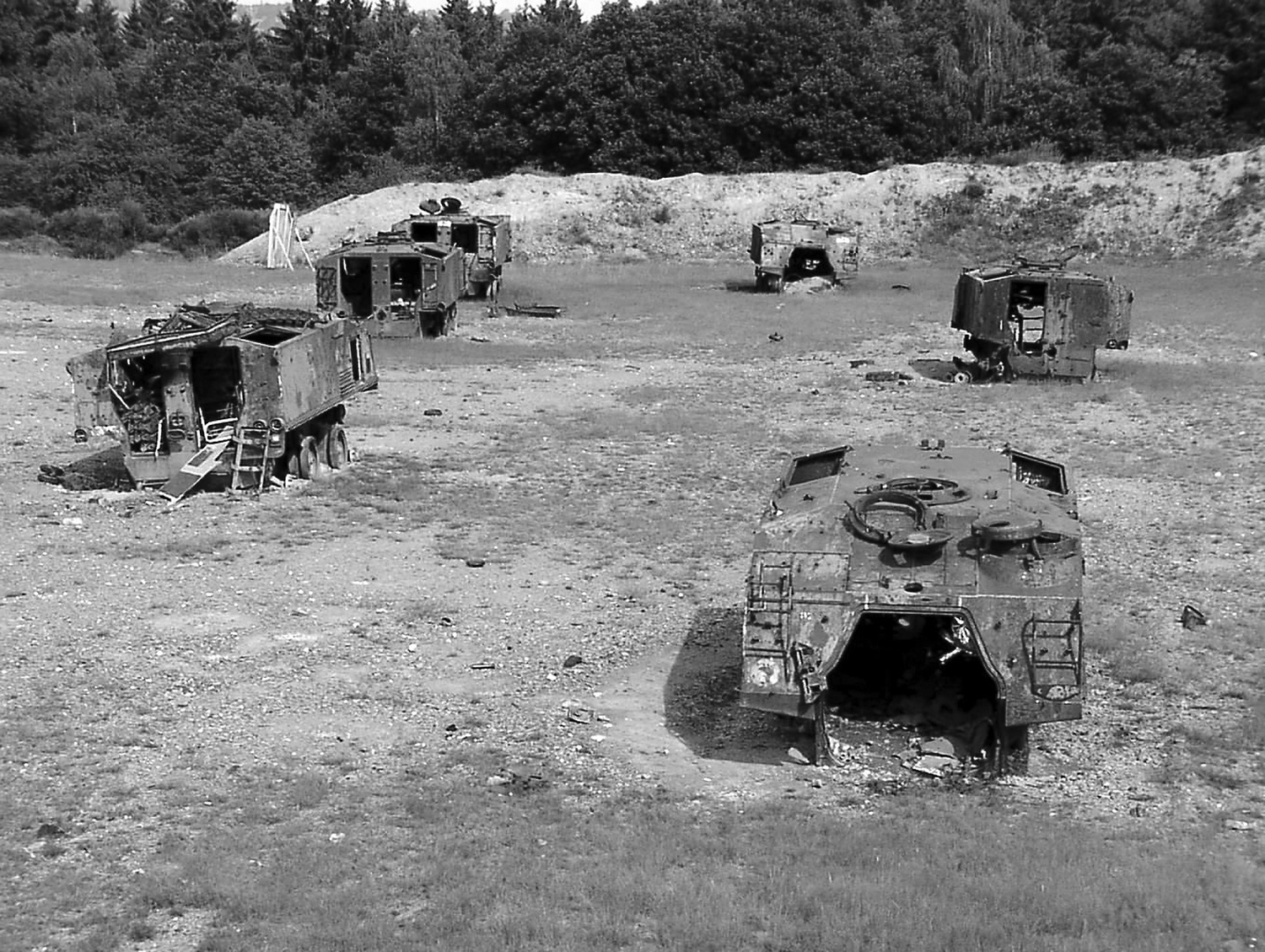 Panzerschrott auf Vogelsang. 