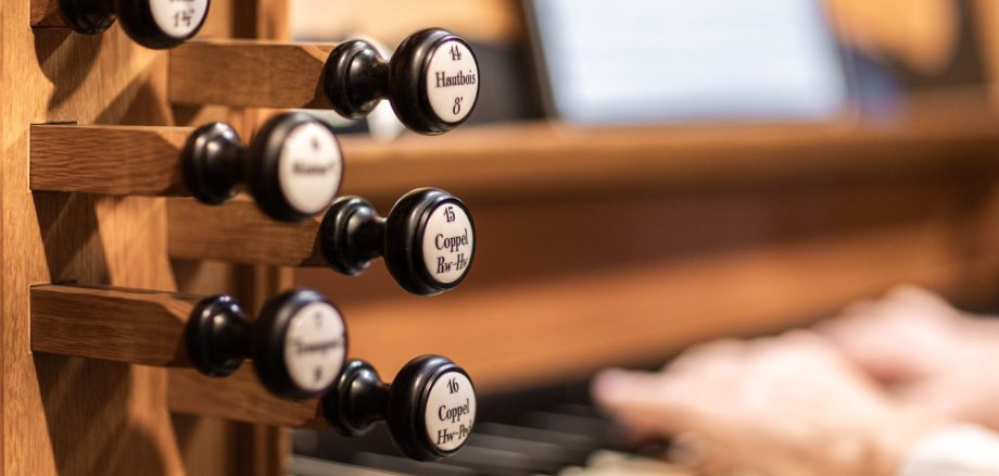 Detailaufnahme eines Klaviers.