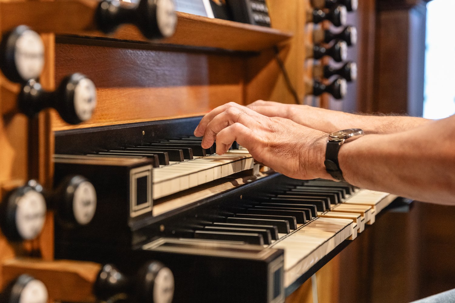 Detailaufnahme Klavierspieler.