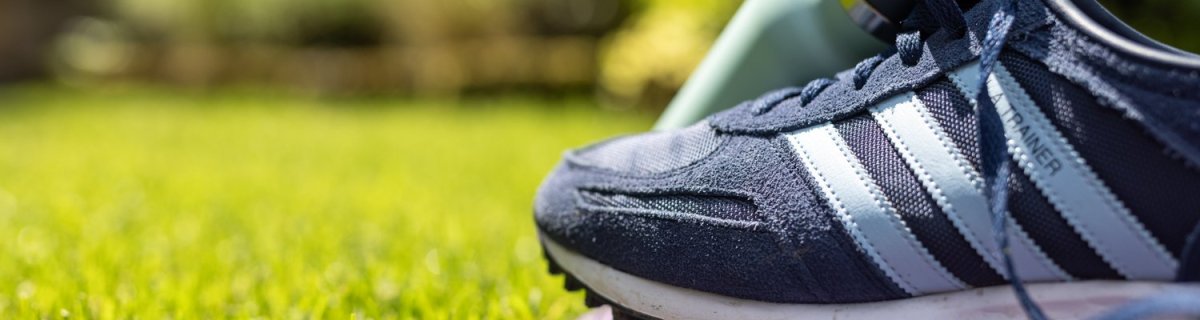 Sport im Park - Abbildung eines Turnschuhs