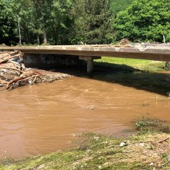 Die Brücke über die Urft in Gemünd, Pfarrer-Kneipp-Straße unmittelbar nach der Hochwasser-Katastrophe 2021.