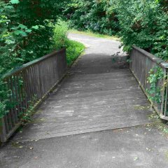 Fußgängerbrücke über den Dieffenbach in Schleiden, Im Wiesengrund.