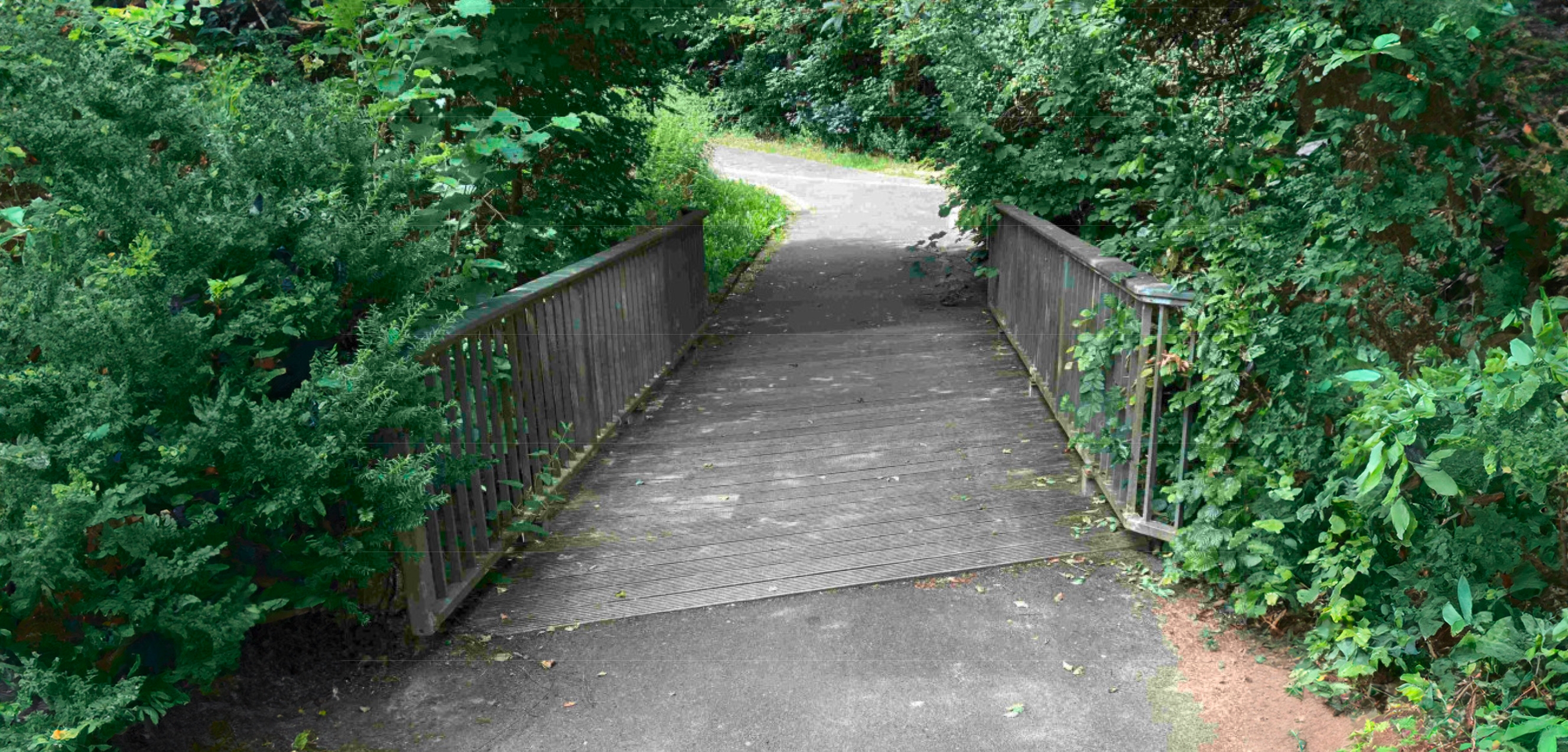 Fußgängerbrücke über den Dieffenbach in Schleiden, Im Wiesengrund. Fußgängerbrücke über den Dieffenbach in Schleiden, Im Wiesengrund.
