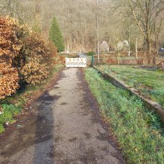 Zuweg vom Wohngebiet zur Brücke an der Breslauer Straße.