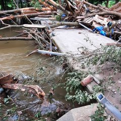 Brücke am Schützenplatz unmittelbar nach der Hochwasser-Katastrophe.