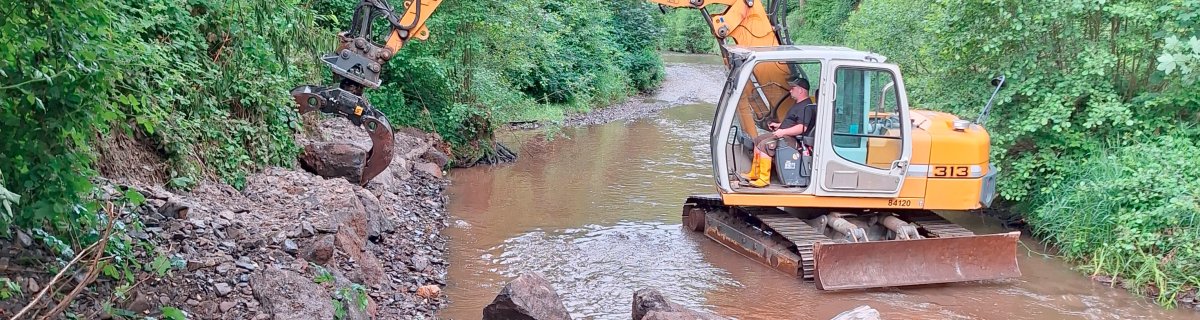 Wiederherstellung von Gewässern, Baggerarbeiten im Fluss