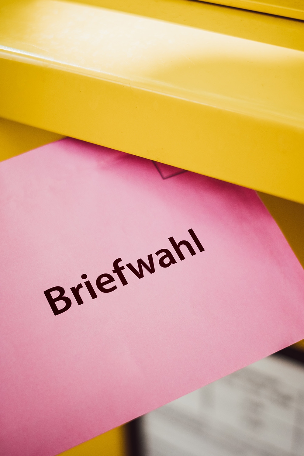 Briefwahl - Wahlbrief Briefkasten. Briefwahl - Wahlbrief am Briefkasten.