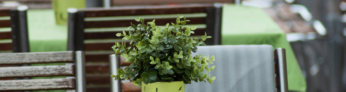 Möblierung in der Außengastronomie.