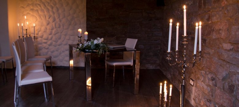 Candle-Light-Trauungen im Ambientetrauzimmer "Pauluskeller" in Schleiden Candle-Light-Trauungen im Ambientetrauzimmer "Pauluskeller" in Schleiden