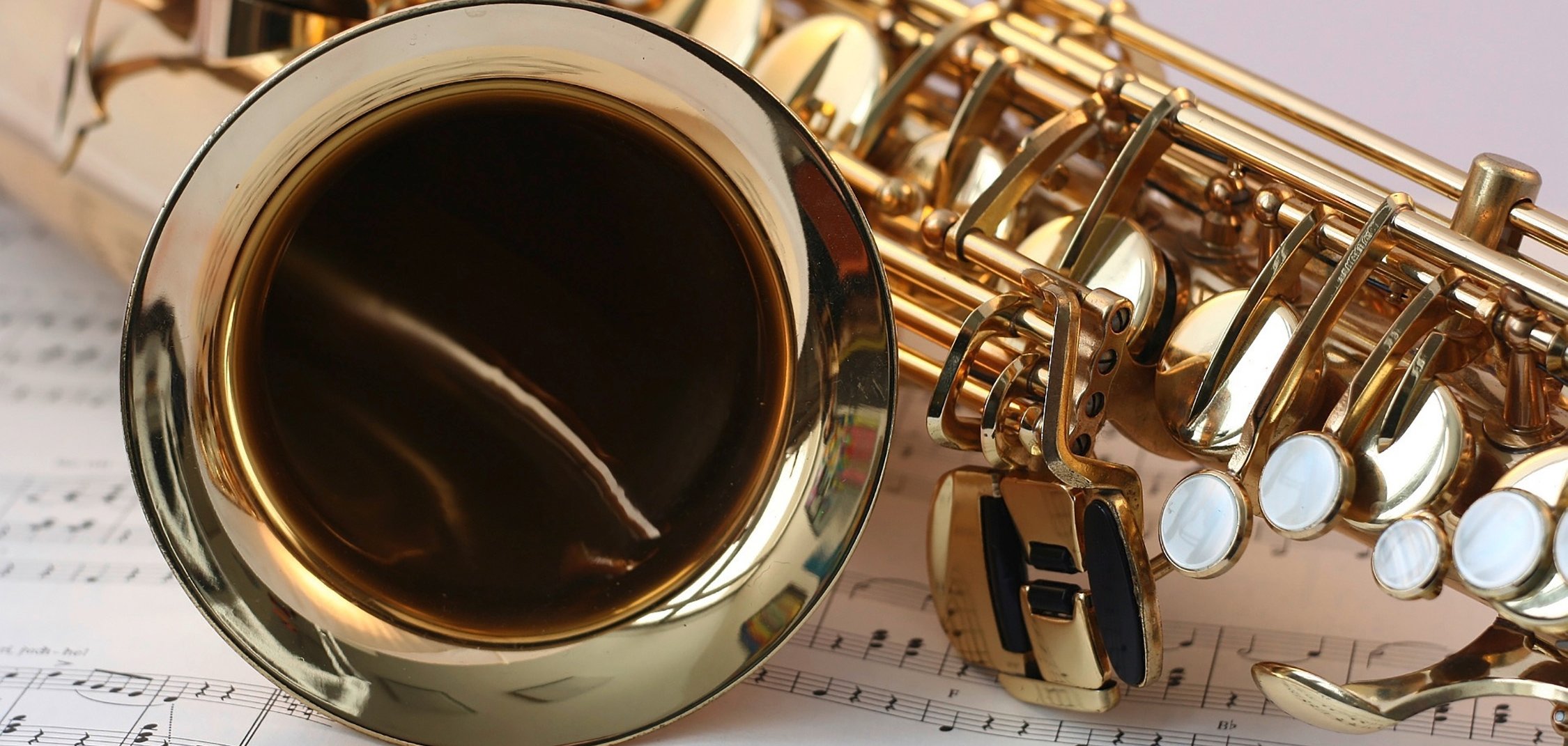 Abbildung eines Saxofons.