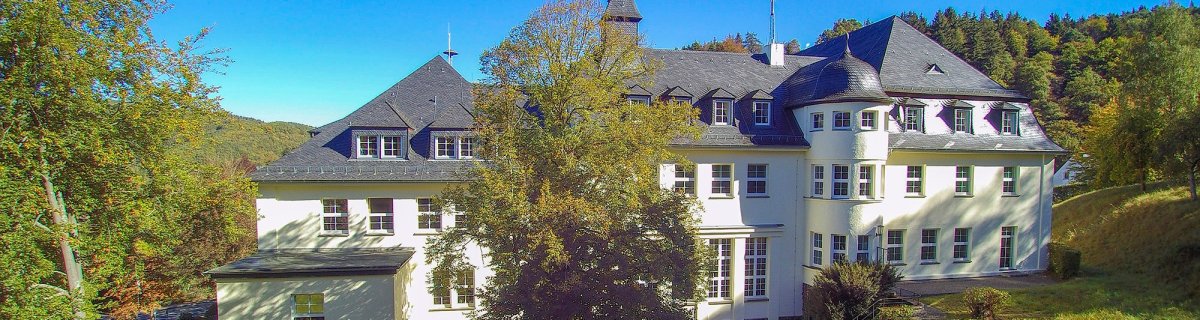 Schleidener Rathaus - Blick vom Rathausgarten