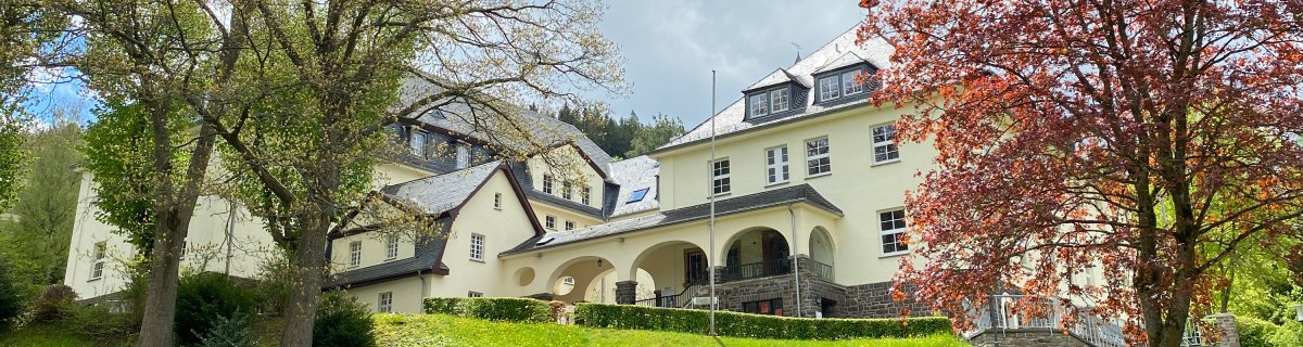 Rathaus Schleiden - Außenansicht von der Blankenheimer Straße aus.