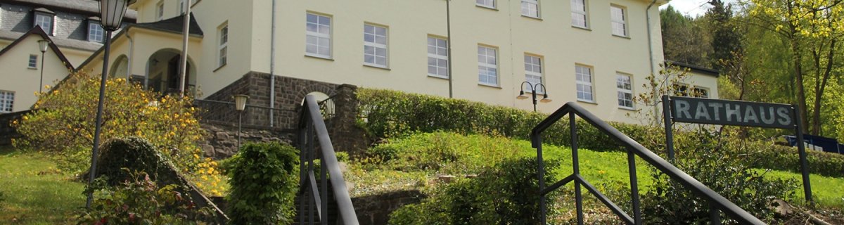 Außenansicht des Schleidener Rathauses von der Blankenheimer Straße Außenansicht des Schleidener Rathauses von der Blankenheimer Straße