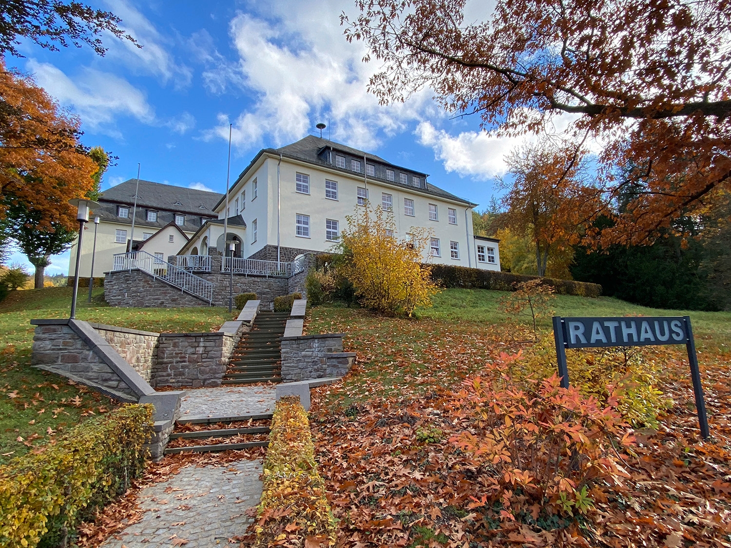 Rathaus Außenansicht Treppe