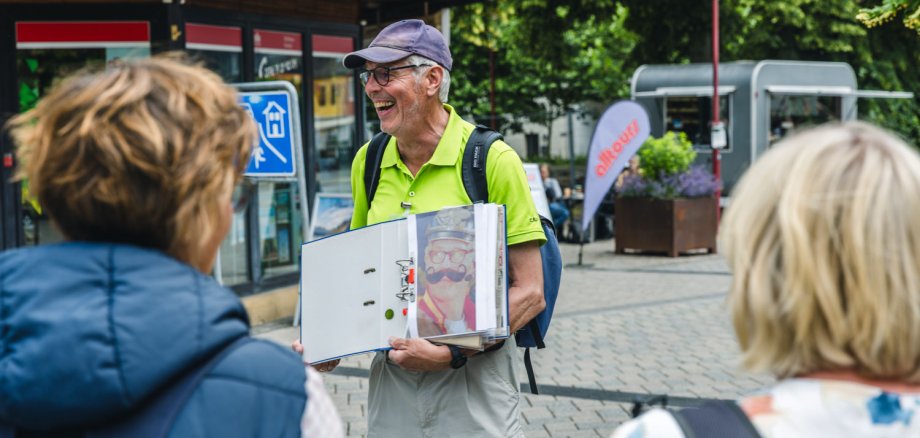 Am Donnerstag, den 13. August 2026, findet im Rahmen des Sommerferienprogramms der GfW Schleiden um 17:00 Uhr eine Stadtführung mit dem „Eifelguide“ Herr Dr. Klaus Duck durch Schleiden statt. Am Donnerstag, den 13. August 2026, findet im Rahmen des Sommerferienprogramms der GfW Schleiden um 17:00 Uhr eine Stadtführung mit dem „Eifelguide“ Herr Dr. Klaus Duck durch Schleiden statt.
