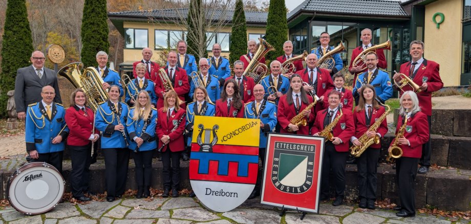 Gruppenfoto der beiden Musikvereine Bergmusikanten Ettelscheid und Concordia Dreiborn.