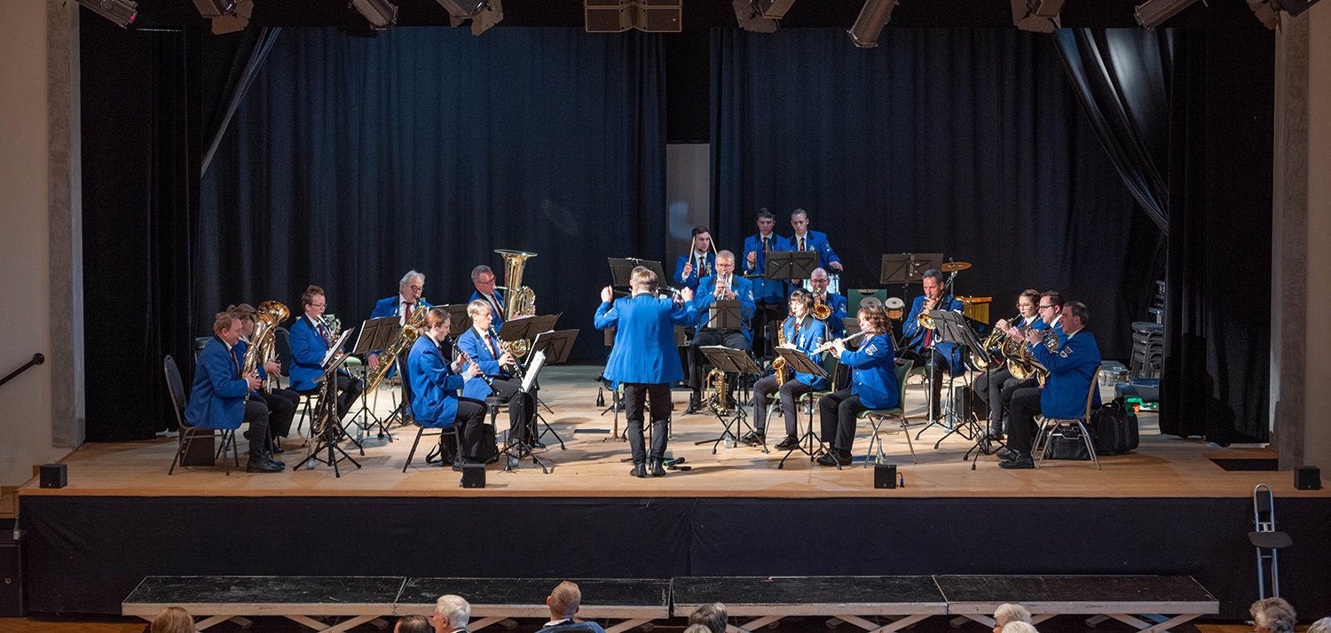 Das dreistündige Musikprogramm des Saisonabschlusses verspricht auch 2024 beste Unterhaltung bei Kaffee und Kuchen im Gemünder Kursaal. Das dreistündige Musikprogramm des Saisonabschlusses verspricht auch 2024 beste Unterhaltung bei Kaffee und Kuchen im Gemünder Kursaal.