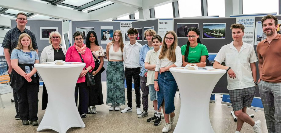 Gruppenfoto der Schülerinnen und Schüler, die das Projekt realisiert haben. Gruppenfoto der Schülerinnen und Schüler, die das Projekt realisiert haben.