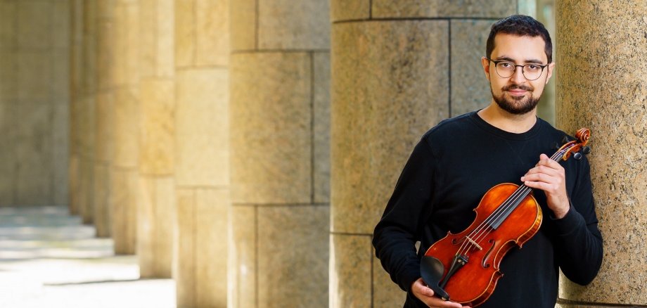 Violinist Enrique Carlsson 