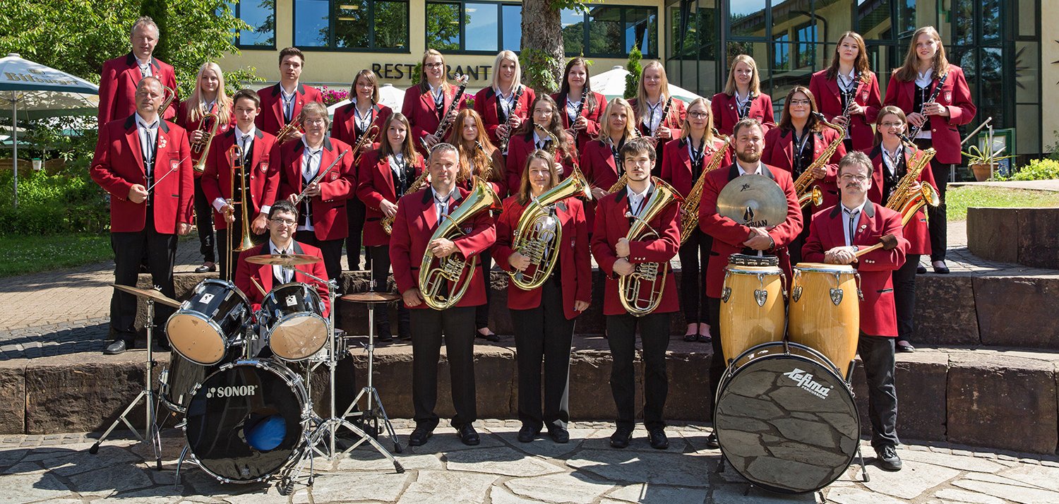 Gruppenfoto des Musikverein „Eifelklänge“ 1976 e.V. Herhahn-Morsbach.