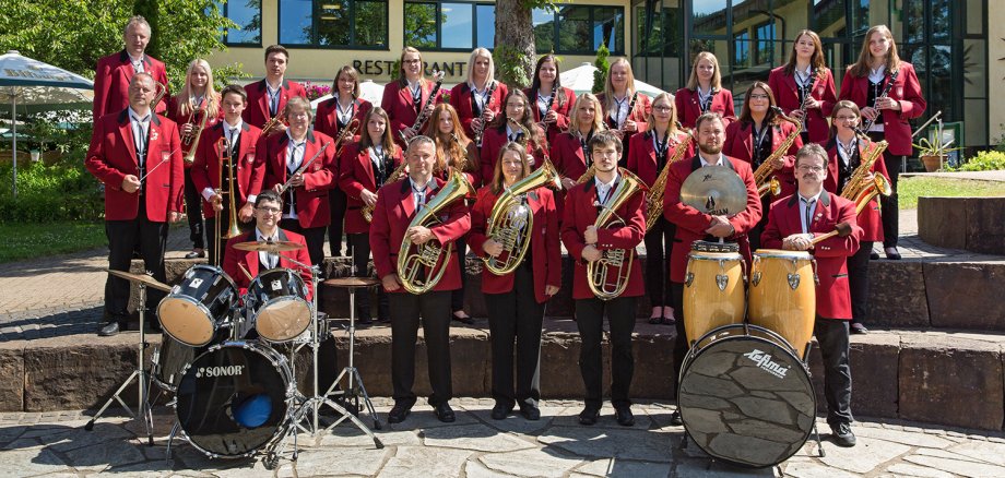 Gruppenfoto des Musikverein „Eifelklänge“ 1976 e.V. Herhahn-Morsbach. Gruppenfoto des Musikverein „Eifelklänge“ 1976 e.V. Herhahn-Morsbach.