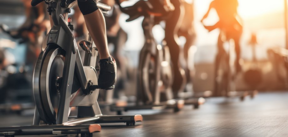 Gemeinsam für krebskranke Kinder in die Pedale treten.